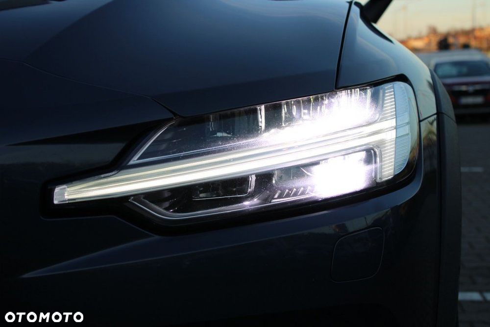 Volvo V60 Cross Country - 11