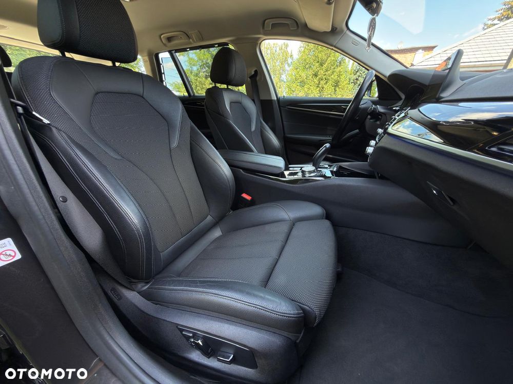 BMW Seria 5 530i Sport Line - 25