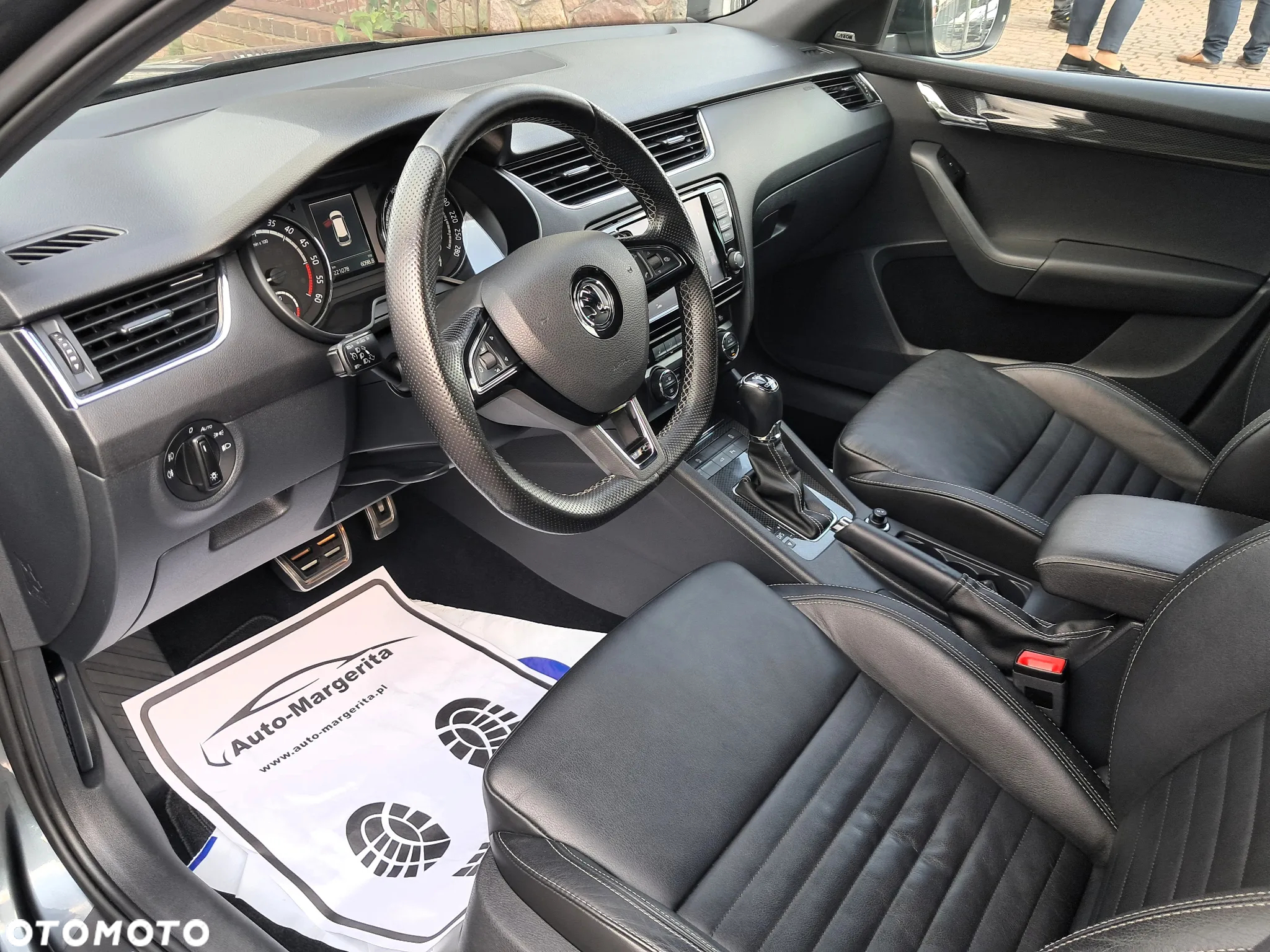 Skoda Octavia Combi 2.0 TDI DSG RS - 15