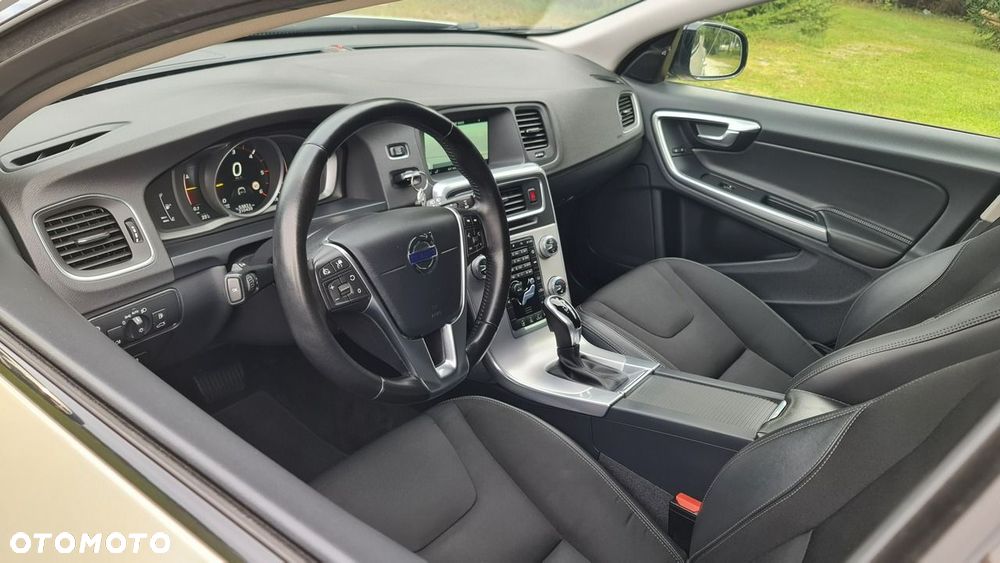 Volvo V60 Cross Country D3 Geartronic Momentum - 12