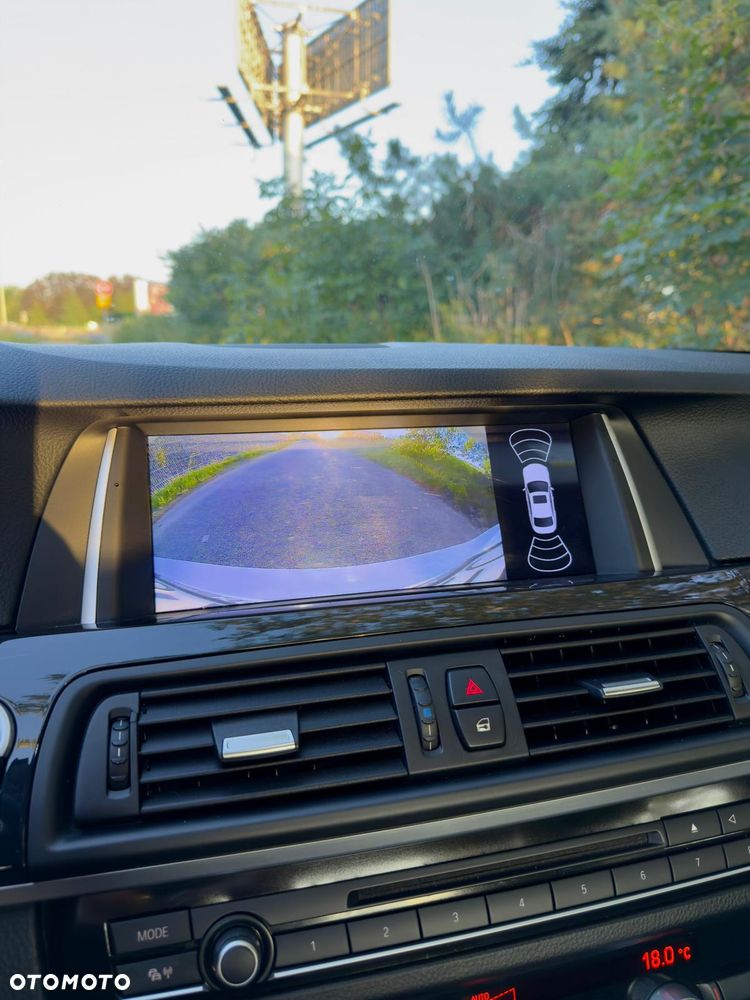 BMW Seria 5 520i Luxury Line - 10