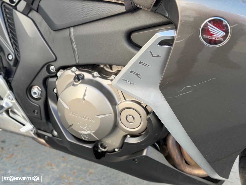 Honda VFR 1200 F - 12