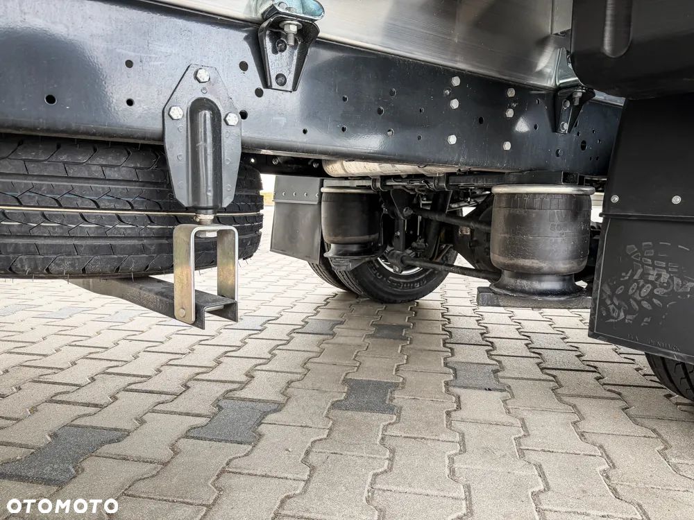 Iveco Daily 70C plandeka 15ep, sypialnia 2 łóżka, pneumatyka - 27