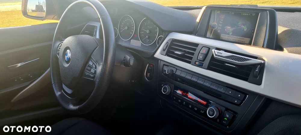 BMW Seria 3 316i - 24