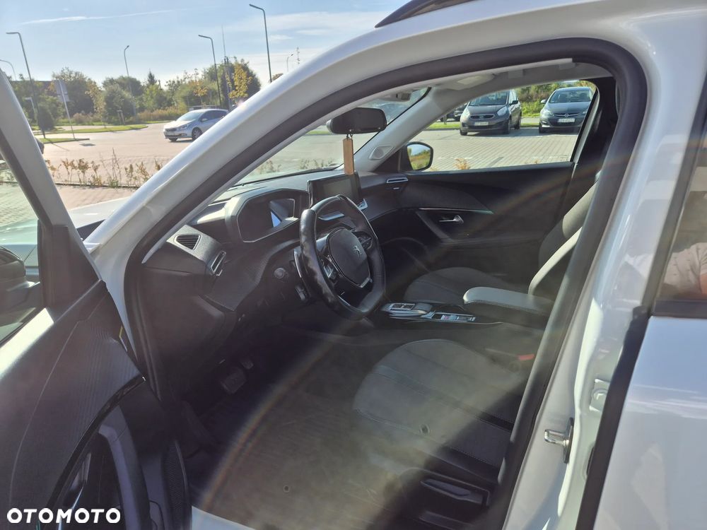 Peugeot 2008 PureTech 130 Allure S&S EAT8 - 10