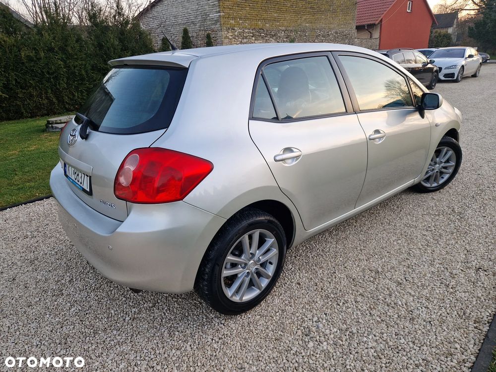 Toyota Auris 1.6 VVT-i Executive - 11