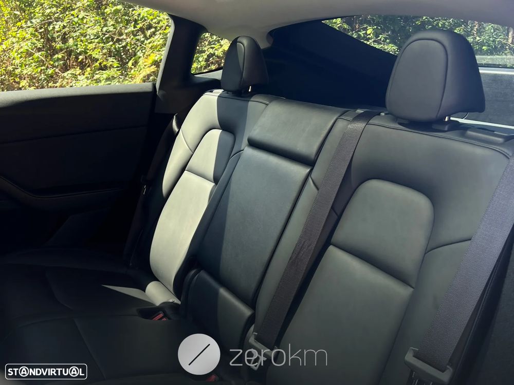 Tesla Model Y Long Range Dual Motor AWD - 12