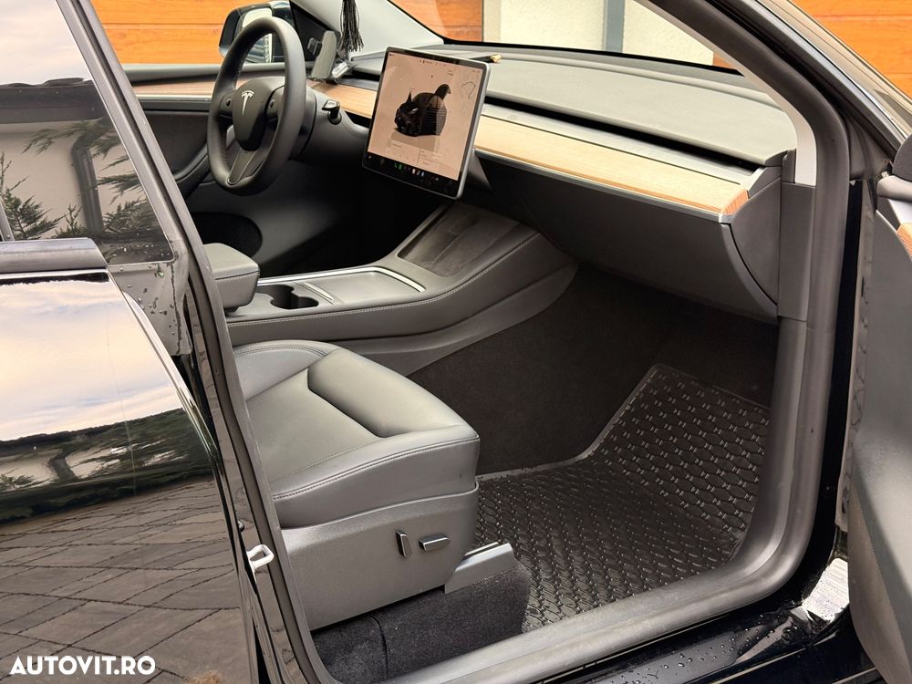 Tesla Model Y - 6