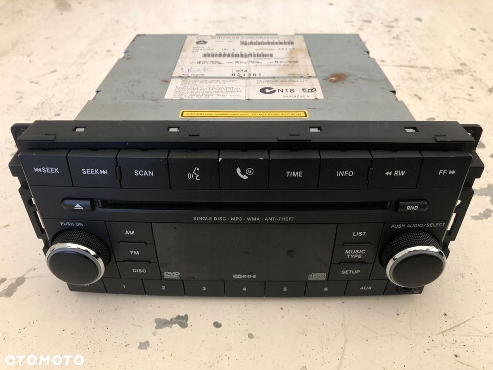 CHRYSLER 300C RADIO PANEL RADIA 05064927AG - 2