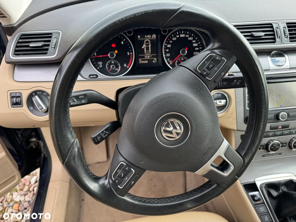 Volkswagen Passat 2.0 TDI BlueMotion Technology Exclusive - 10