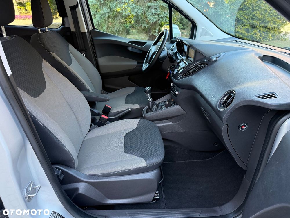 Ford Tourneo Courier 1.5 TDCi S&S Titanium - 28
