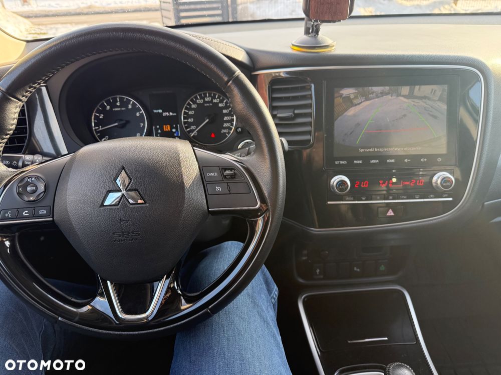 Mitsubishi Outlander - 8