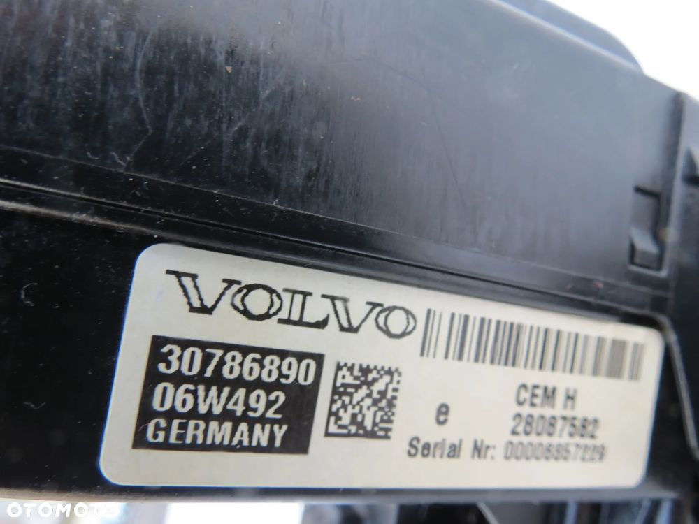 MODUŁ KOMFORTU CEM H SKRZYNKA BEZPIECZNIKÓWVOLVO XC90 LIFT 4.4 V8  30786890 06W492 GWARANCJA 2-miesiące !!! - 1