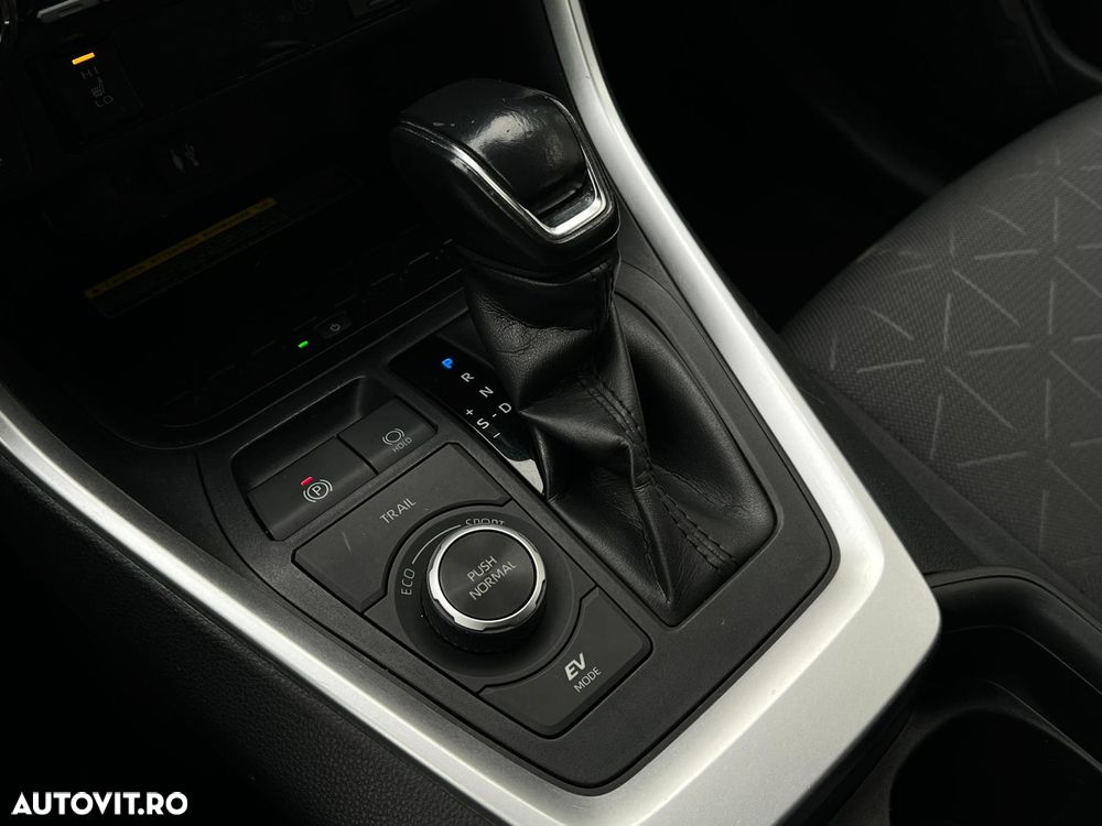 Toyota RAV4 2.5 4x4 Hybrid Team Deutschland - 24