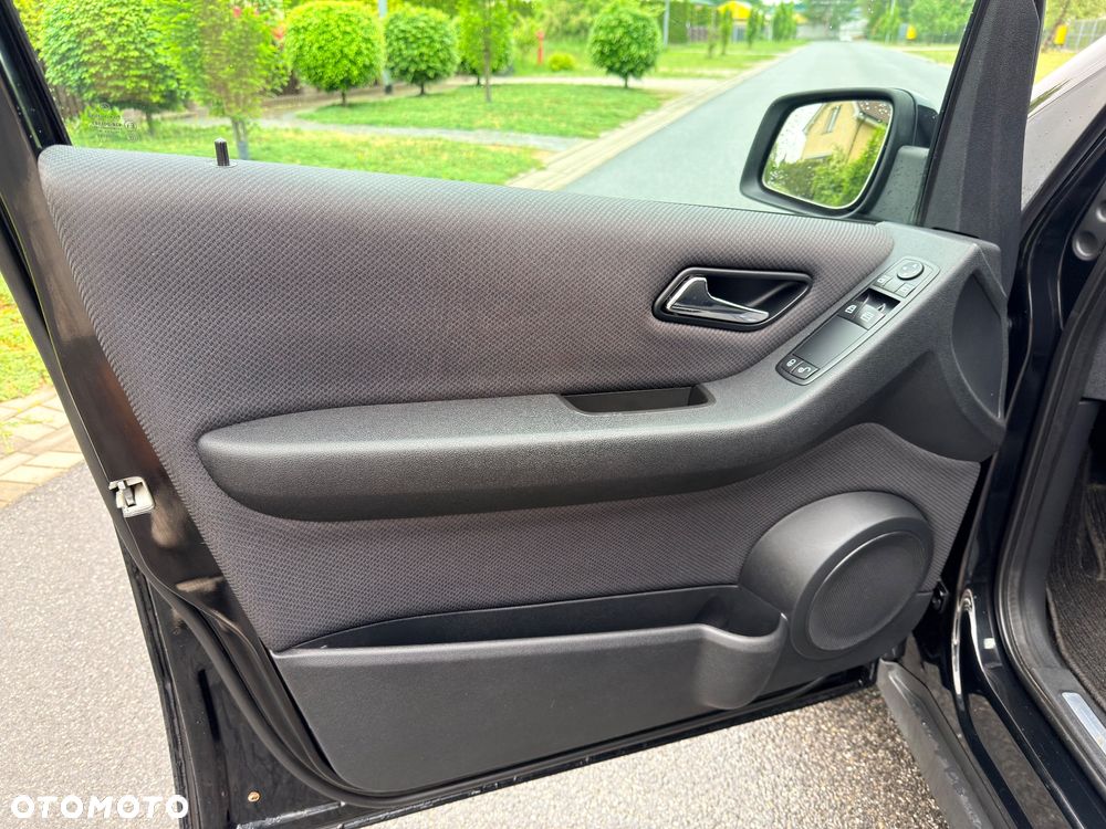 Mercedes-Benz Klasa A 160 BlueEFFICIENCY Avantgarde Special Edition - 16