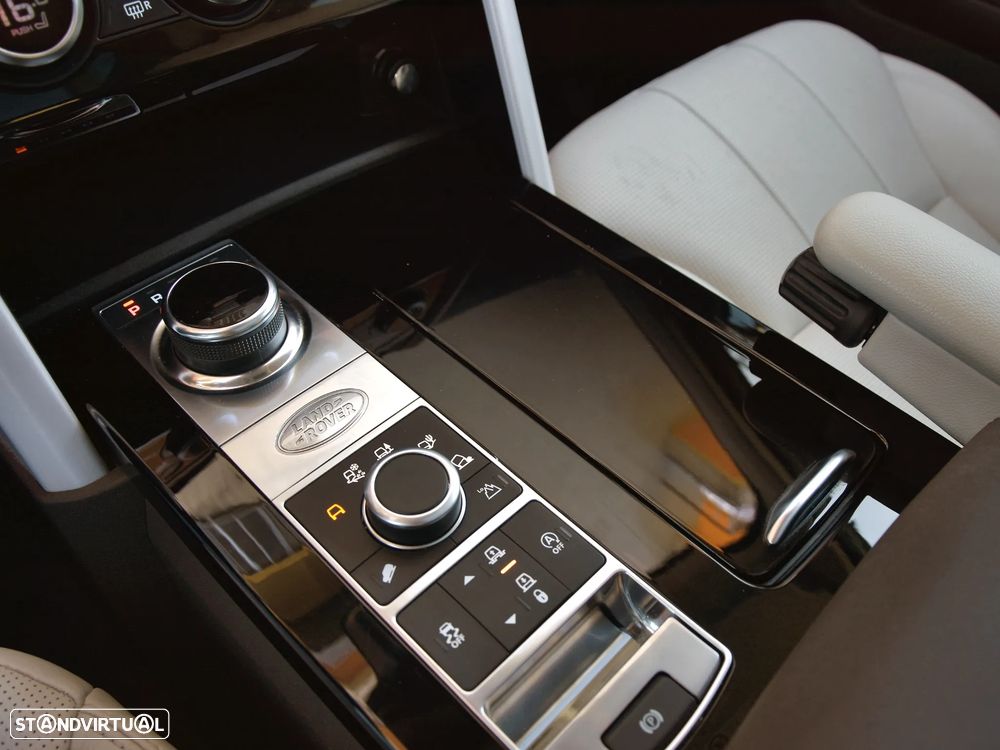 Land Rover Discovery 3.0 SD6 HSE Luxury - 29