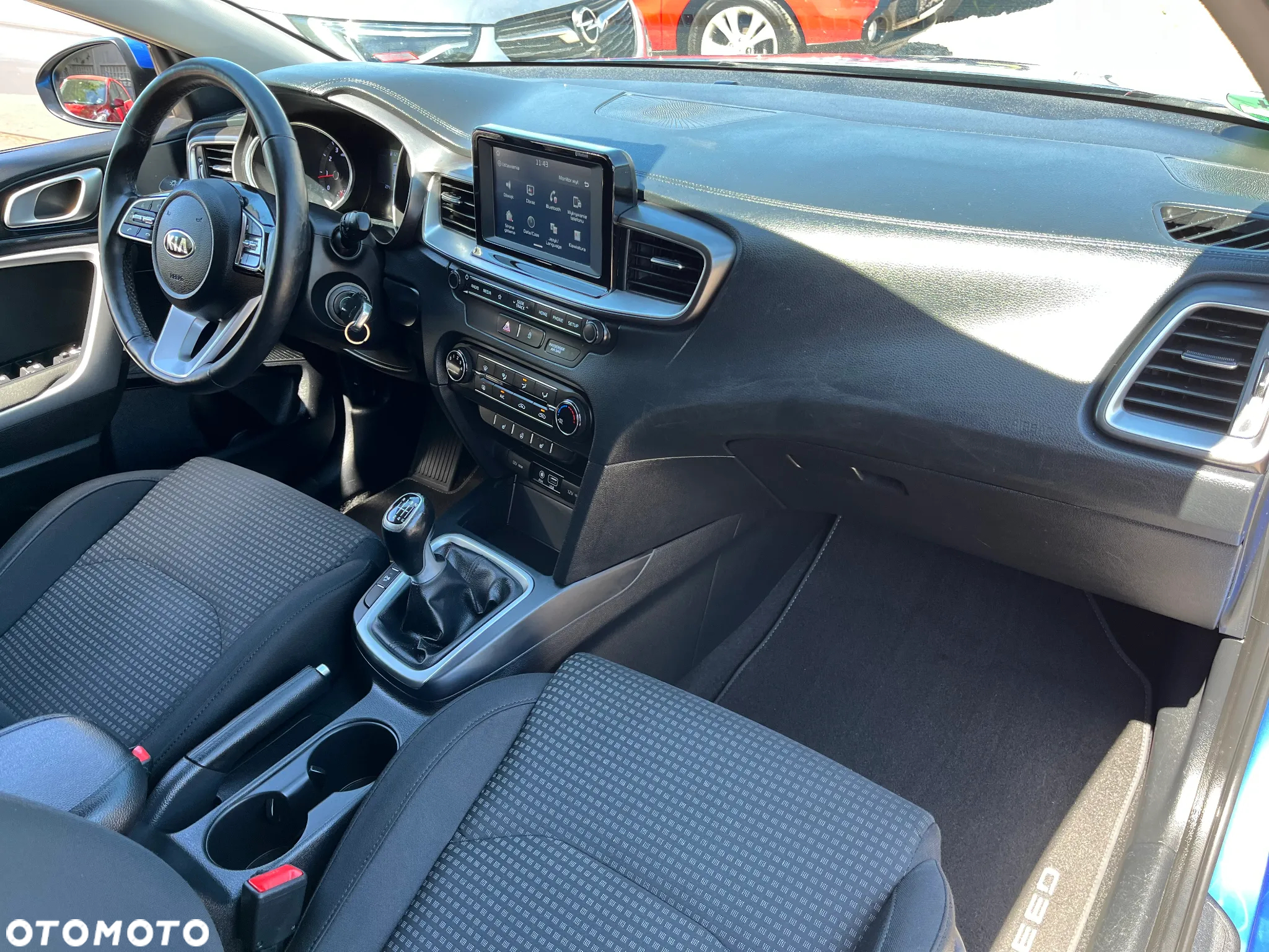 Kia Ceed - 38