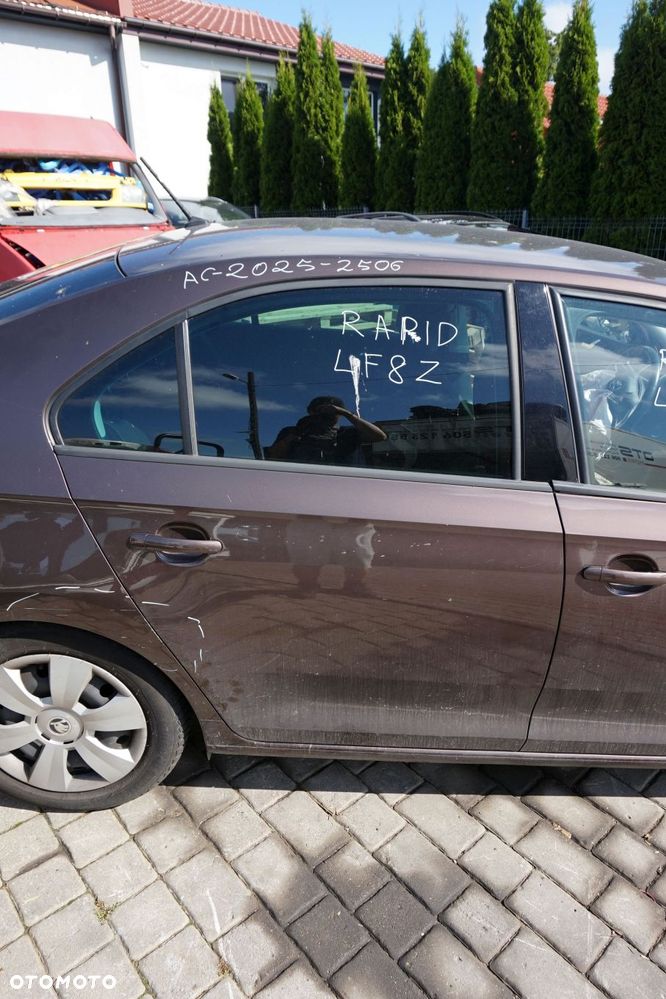 DRZWI TYLNE PRAWE RAPID NH3 LB LIFTBACK LF8Z  BRĄZOWY TOPAZ SKODA 2012-2019 - 1