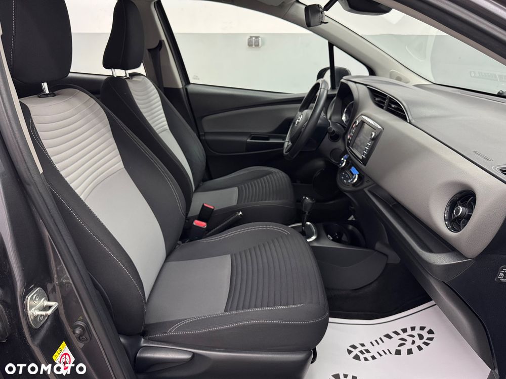Toyota Yaris Hybrid 100 Business Edition - 28