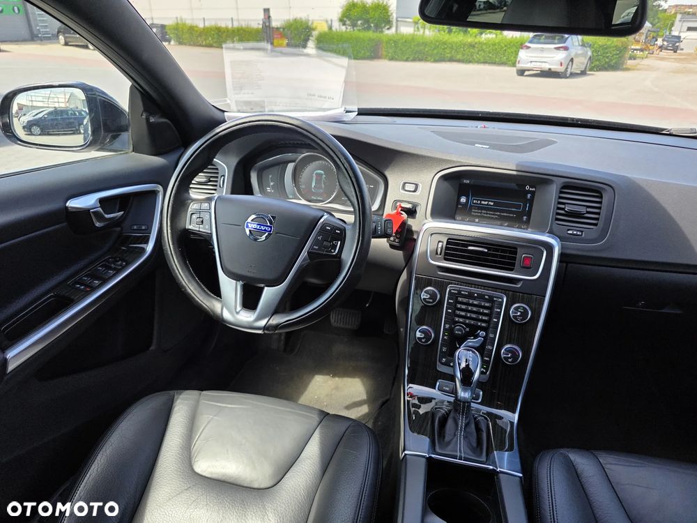 Volvo V60 D6 Plug-In-Hybrid AWD Geartronic Summum - 8