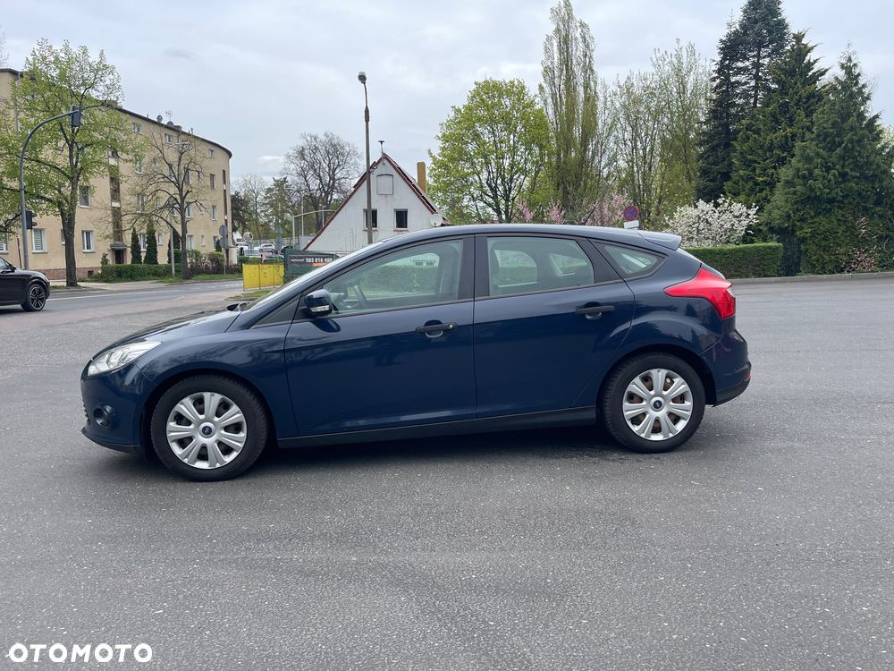 Ford Focus 1.6 Ambiente - 2