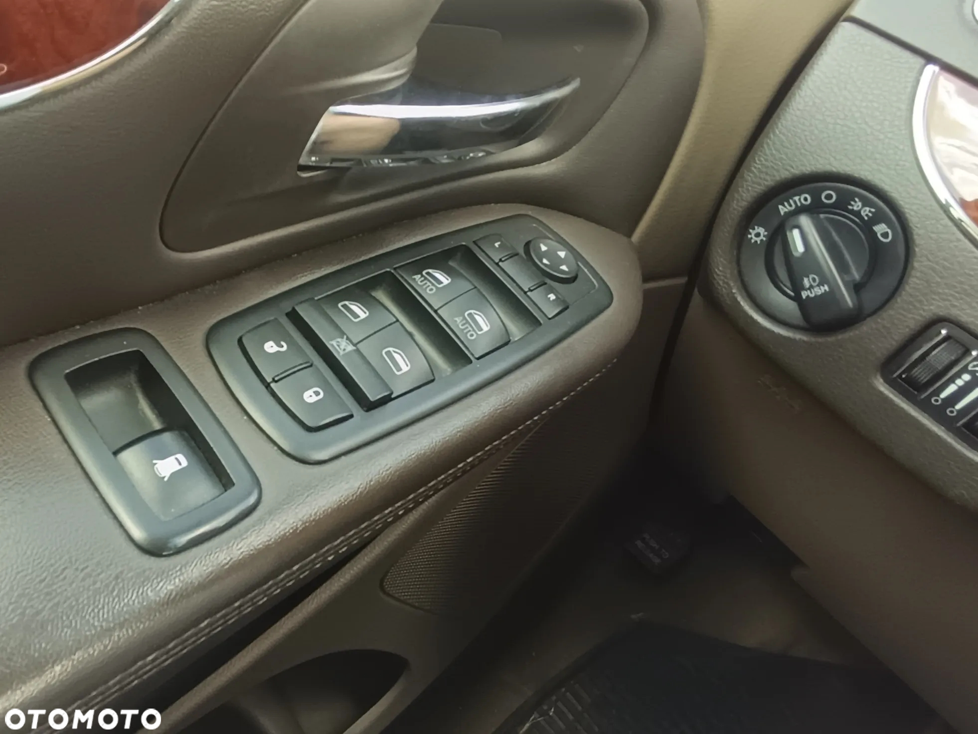 Chrysler Town & Country 3.6 Touring - 13