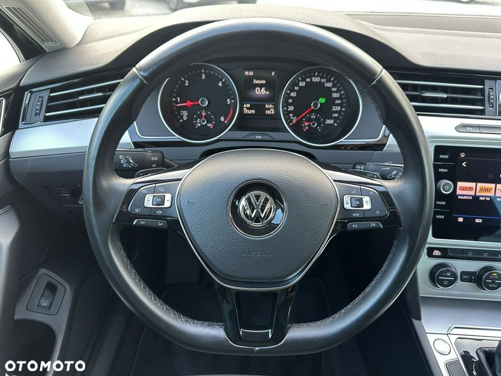 Volkswagen Passat - 27