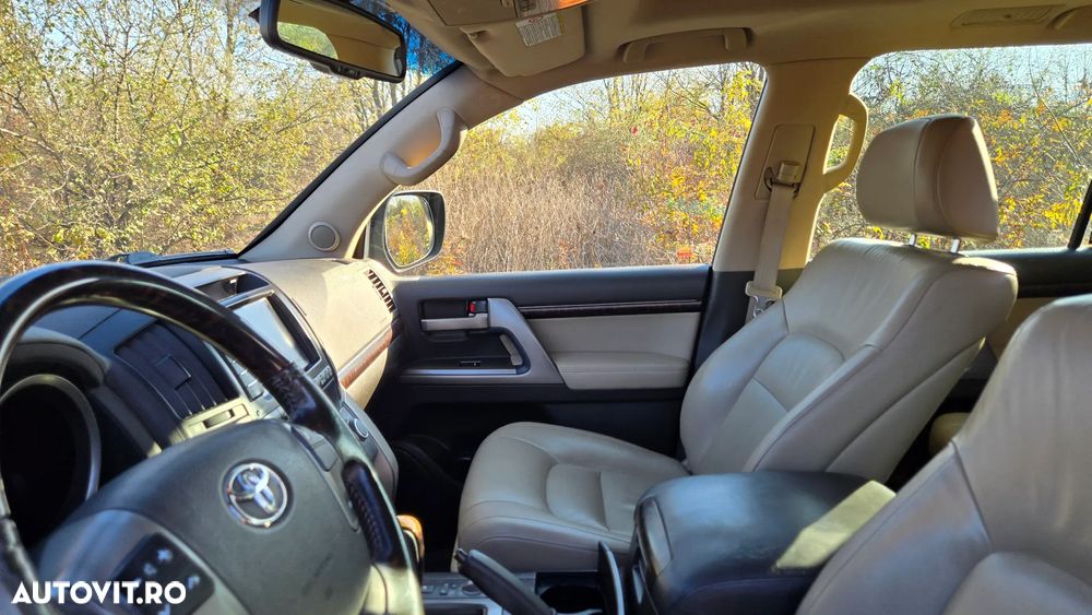 Toyota Land Cruiser V8 4.5 Aut Luxury - 9