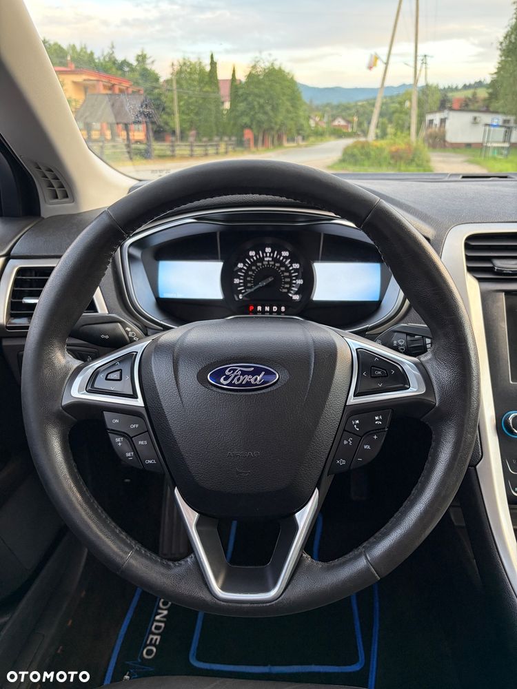 Ford Fusion - 24