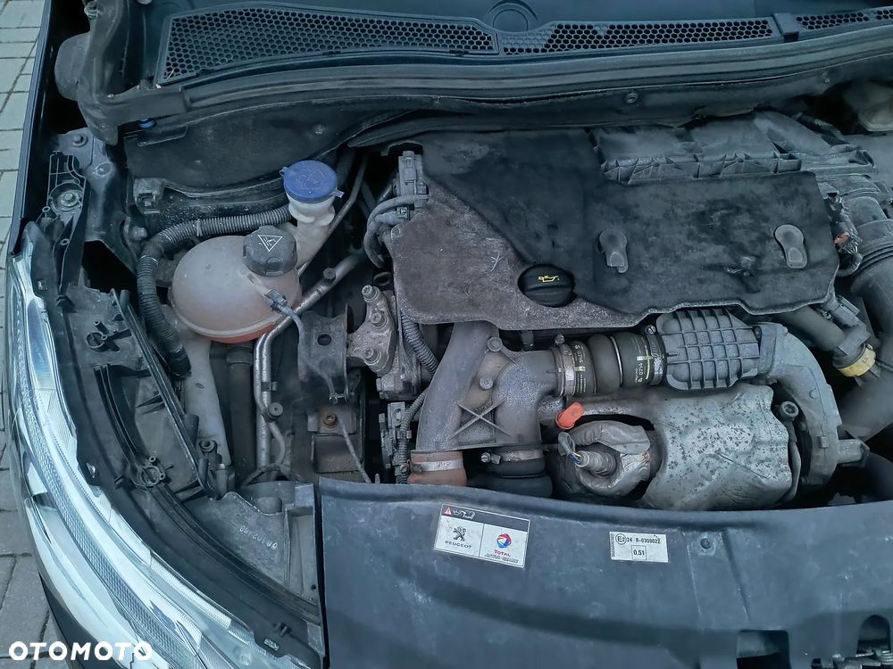 Peugeot 2008 1.6 e-HDi Allure S&S - 21