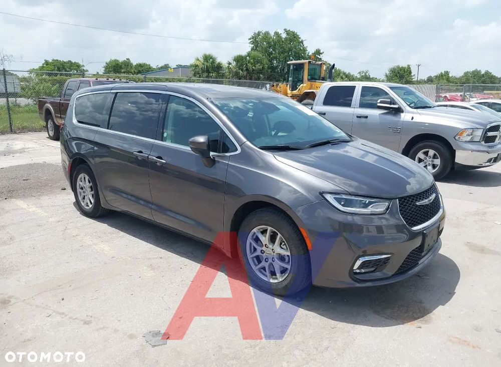 Chrysler Pacifica - 2