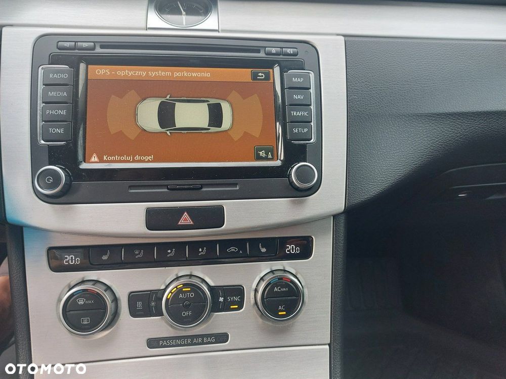 Volkswagen Passat - 25