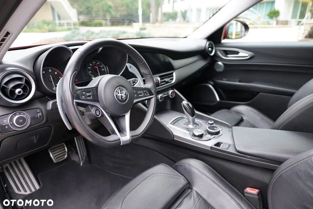 Alfa Romeo Giulia 2.0 Turbo 16V AT8-Q4 Ti - 18