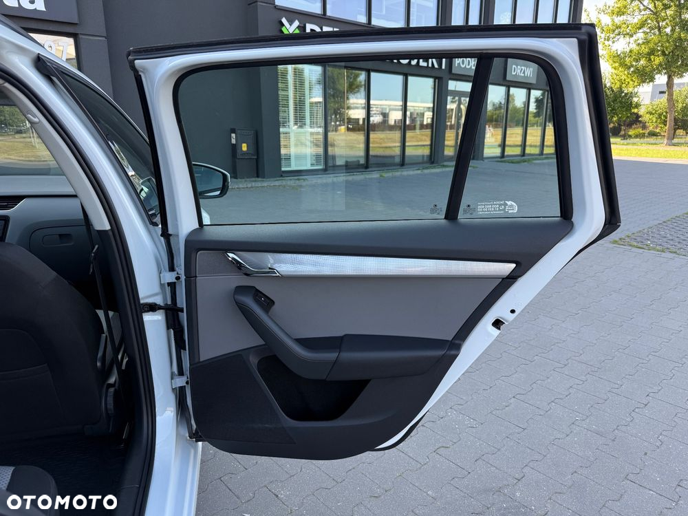 Skoda Octavia 1.6 TDI Ambition DSG - 24