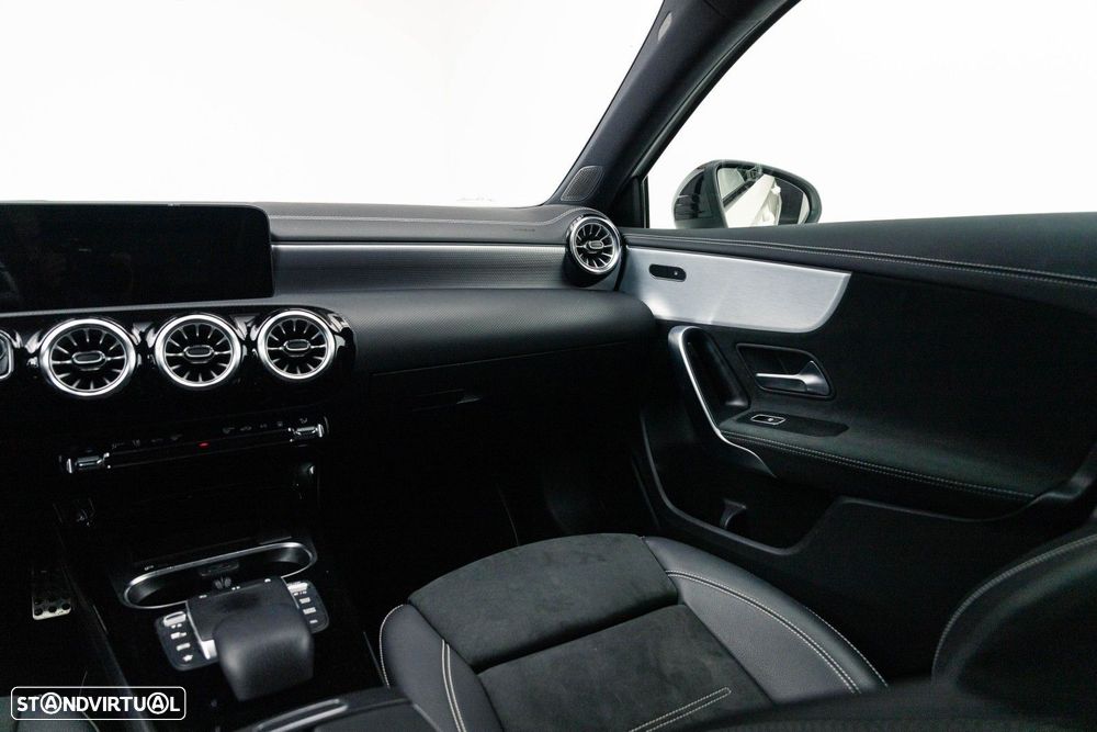 Mercedes-Benz A 250 e AMG Line - 16