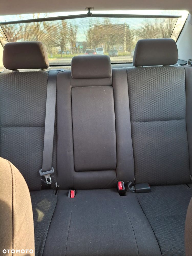 Toyota Avensis 1.8 VVT-i Sol - 10