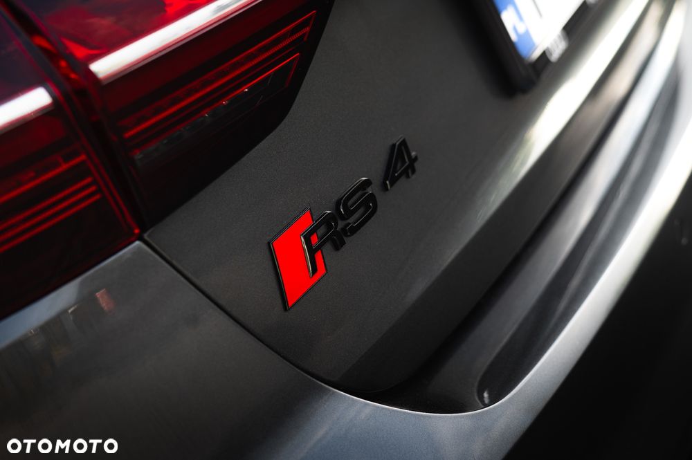 Audi RS4 Avant - 13