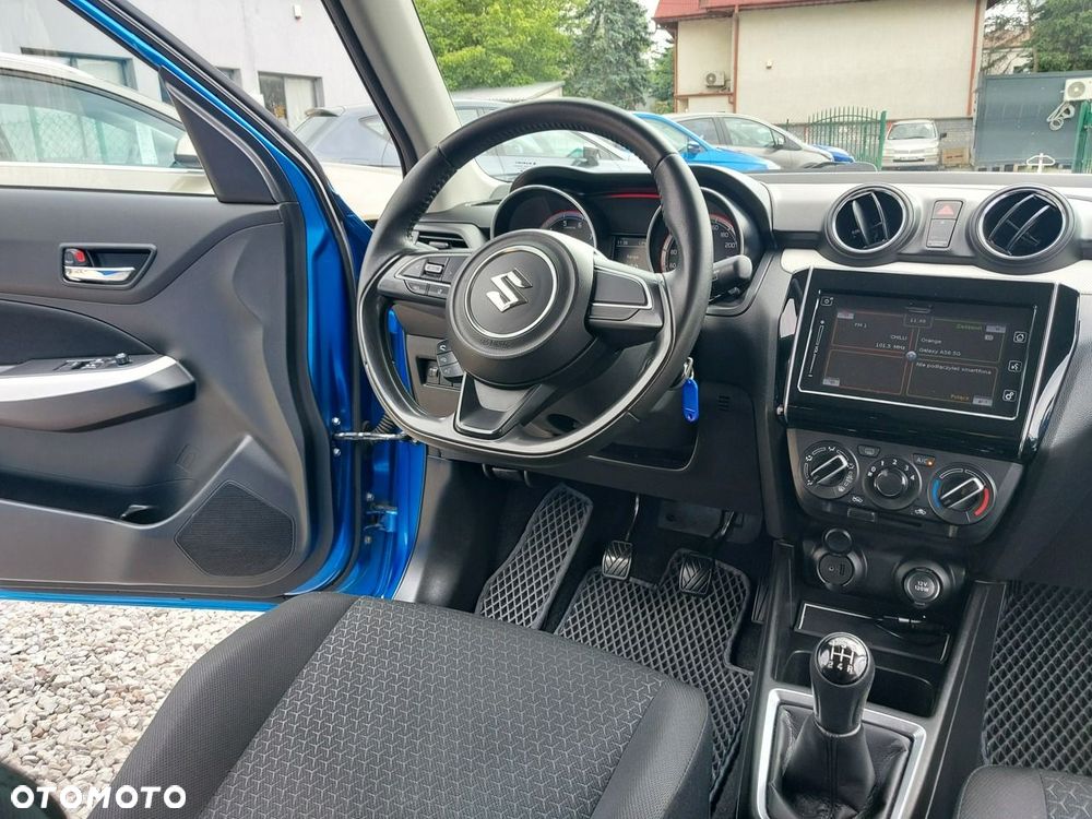 Suzuki Swift 1.2 SHVS Premium Plus - 4