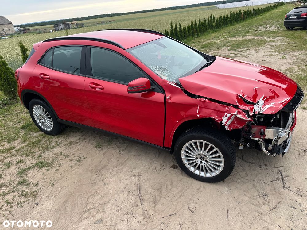Mercedes-Benz GLA 180 7G-DCT UrbanStyle Edition - 31