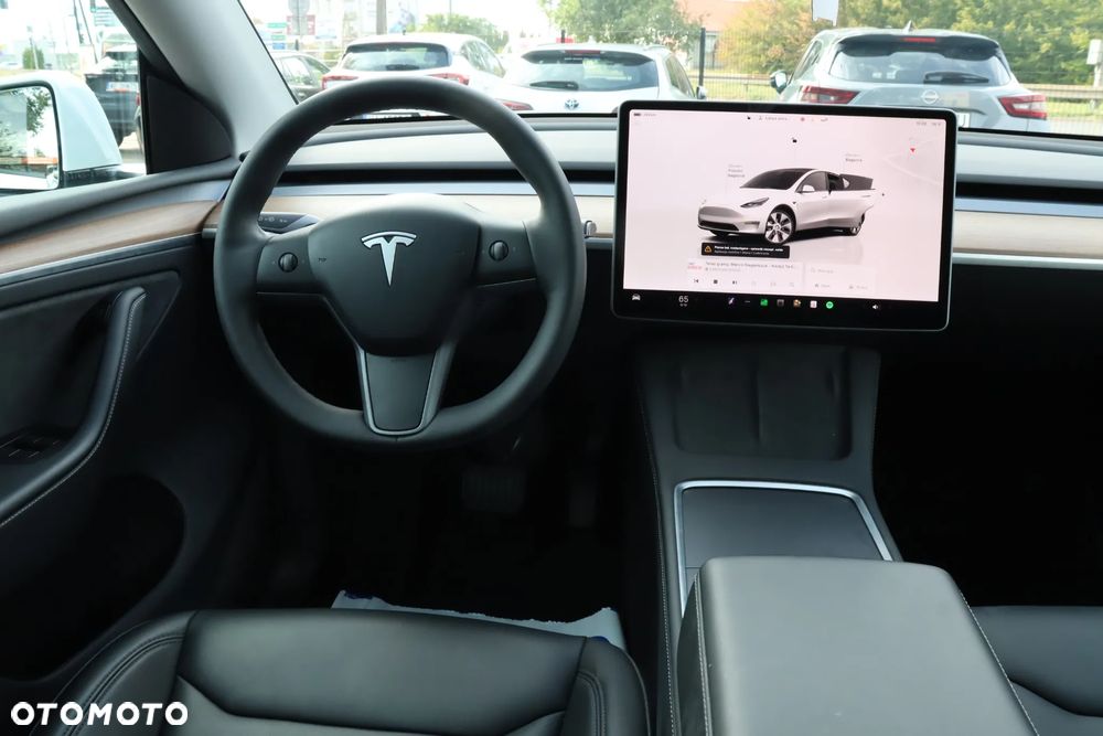 Tesla Y Long Range AWD - 16