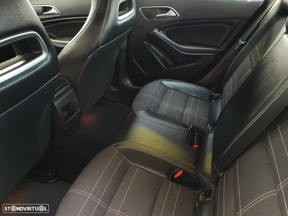 Mercedes-Benz CLA 180 CDI Urban - 20