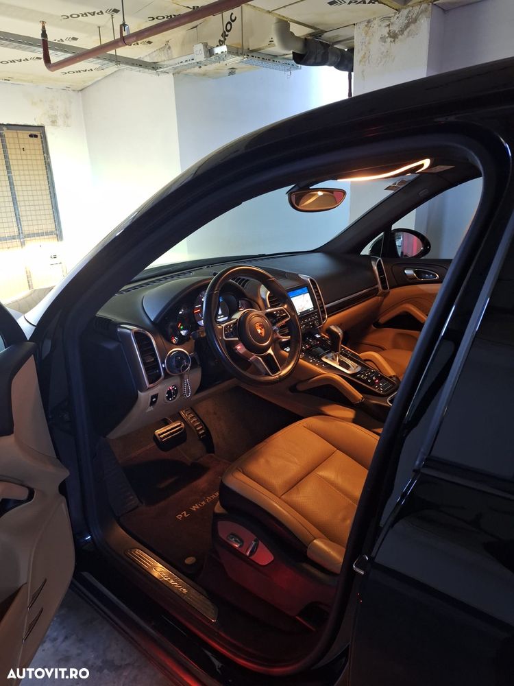 Porsche Cayenne 3.0 L - 20