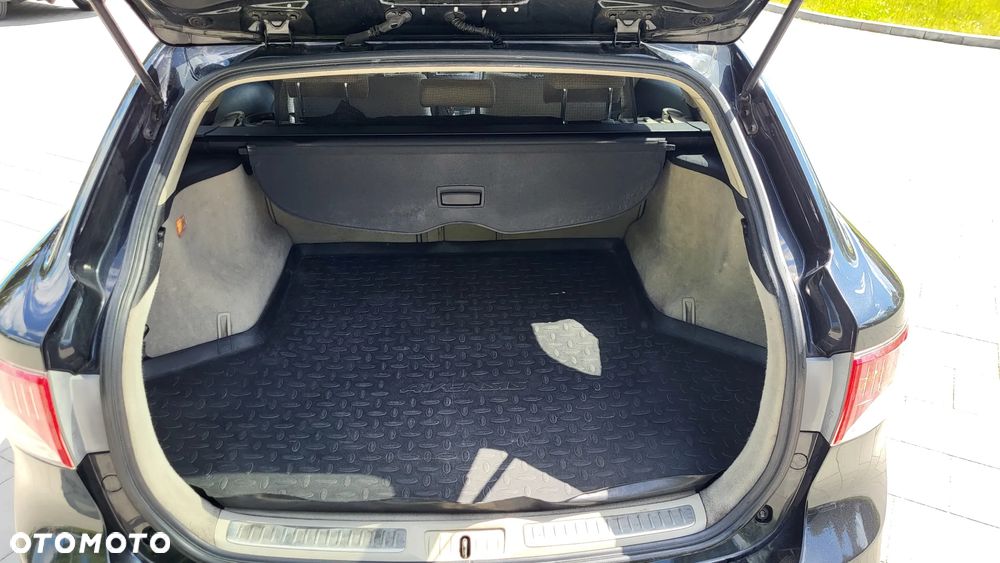 Toyota Avensis 2.0 D-4D 2010 - 13