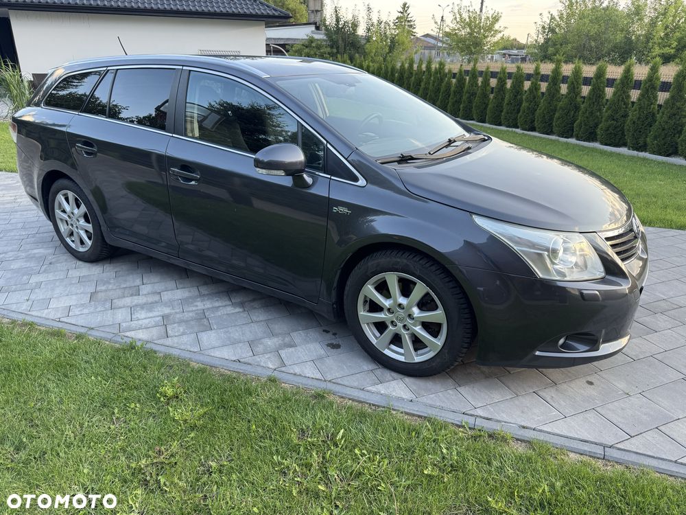 Toyota Avensis - 1