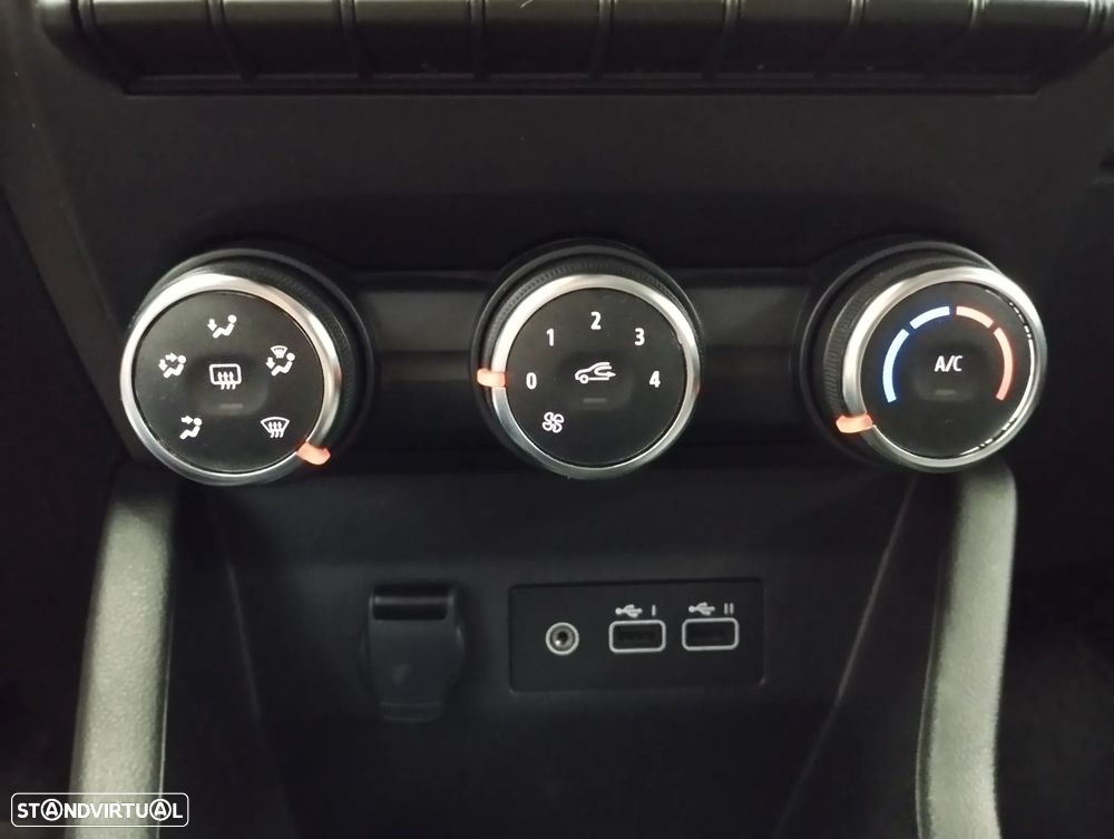 Renault Clio 1.0 TCe Evolution - 32