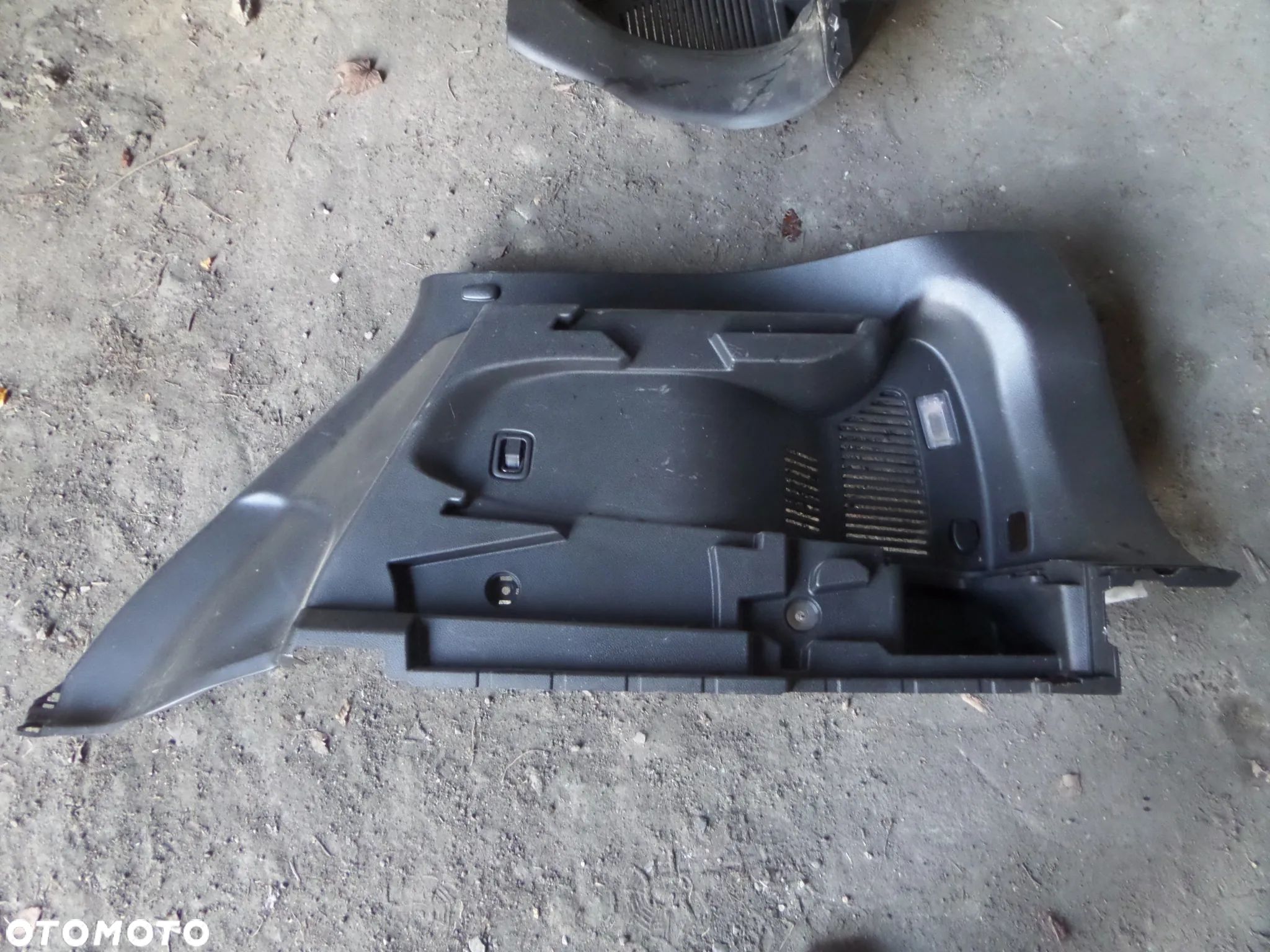 11558. Boczek bagażnika prawy X-Trail T32 14- - 1