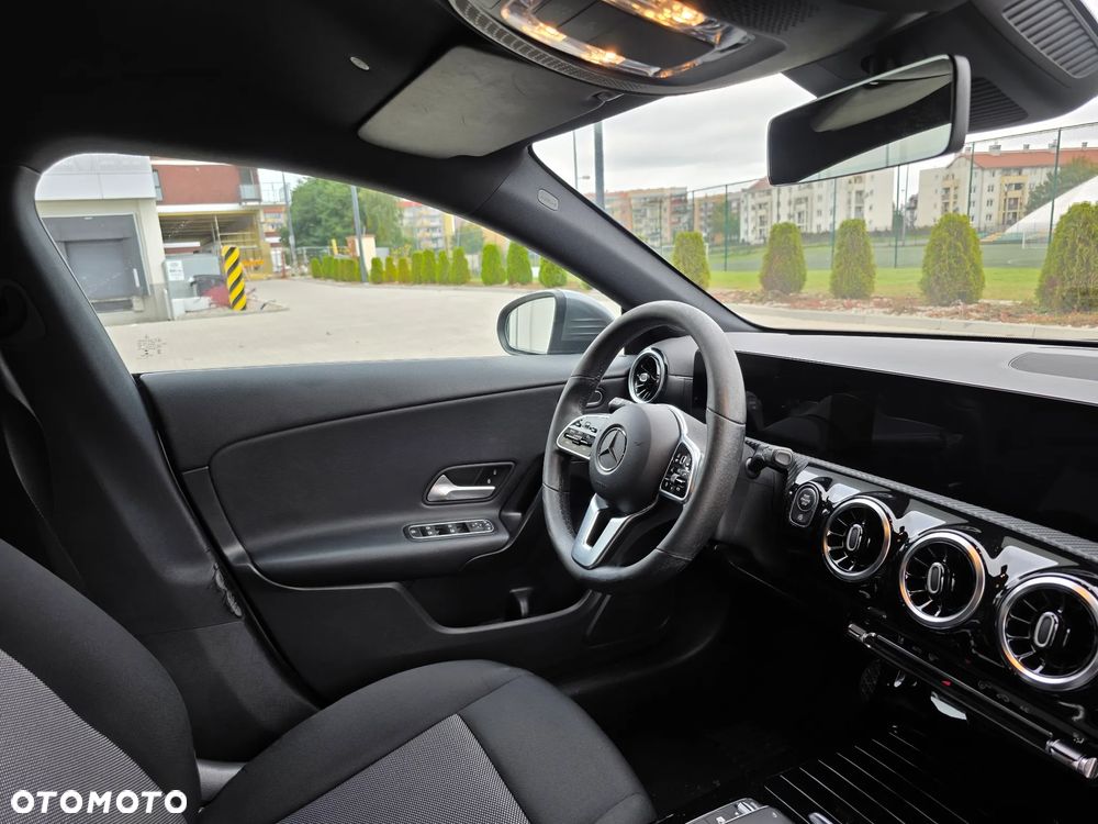 Mercedes-Benz CLA 180 d Shooting Brake 7G-DCT - 17