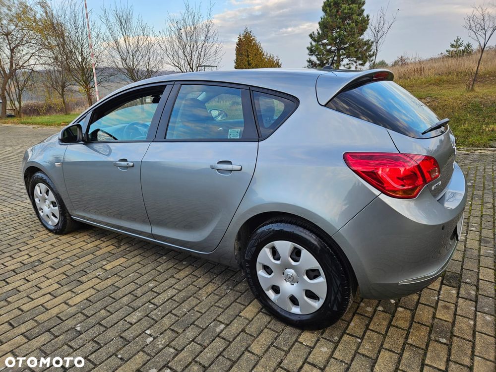 Opel Astra 1.6 CDTI Essentia - 11