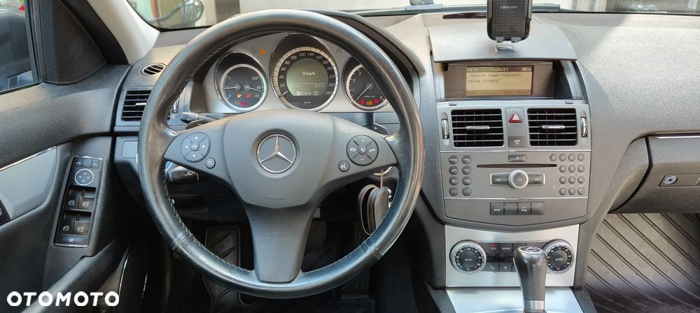Mercedes-Benz Klasa C 250 CGI BlueEff Avantgarde - 21