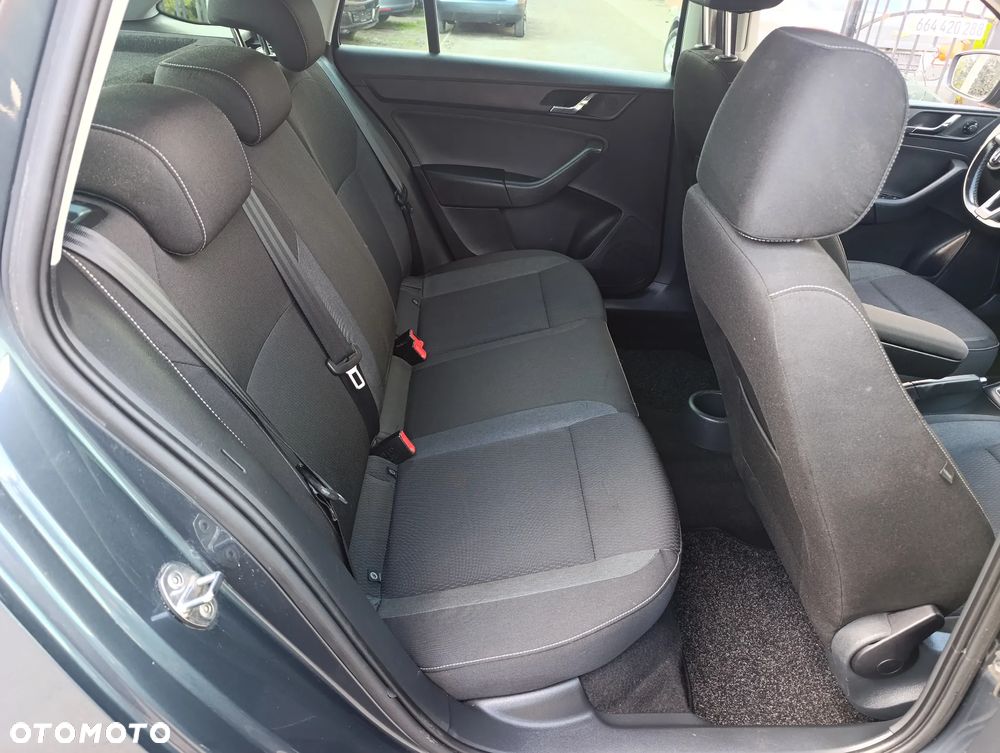 Skoda RAPID 1.2 TSI Edition - 23